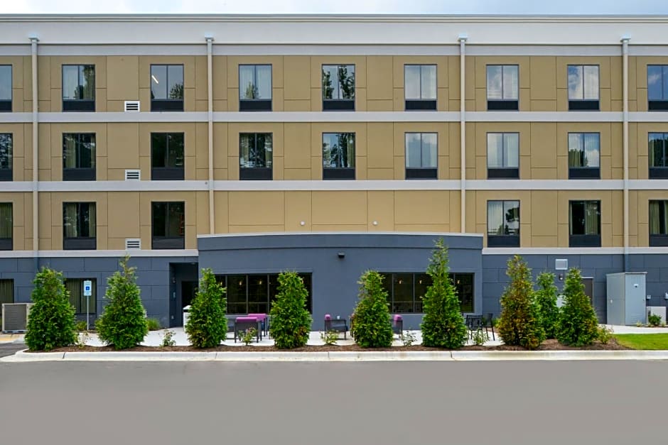 Holiday Inn Express & Suites Bryant West By IHG