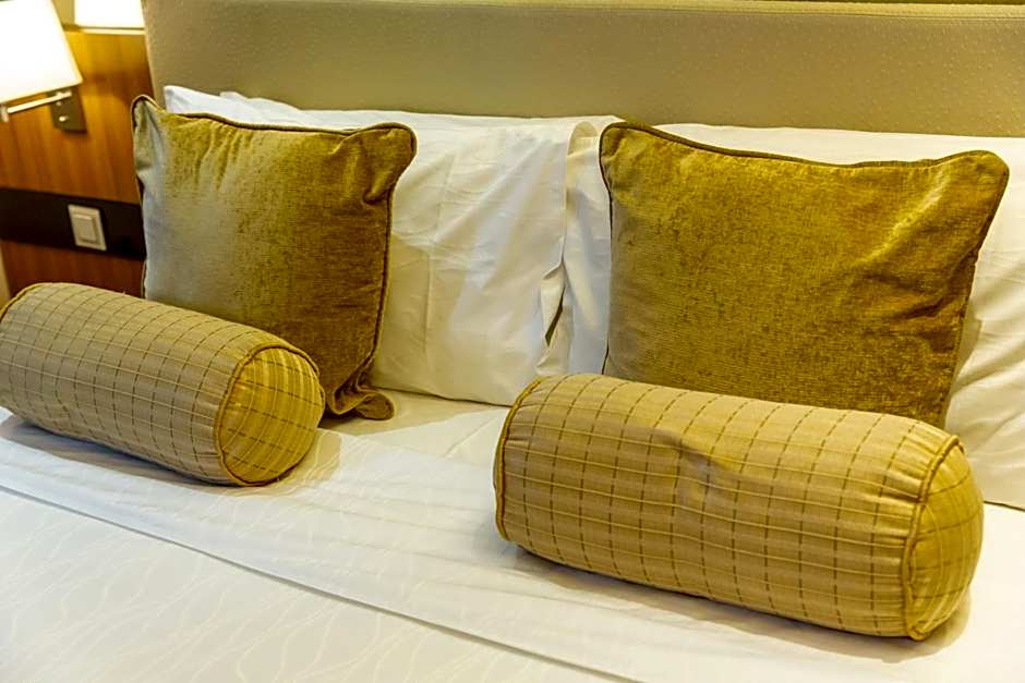 Photo 1 of 9 of 1 King Bed, Bay View