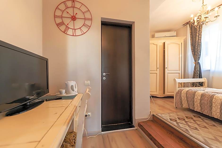 Vila Fortuna - Art O'Clock