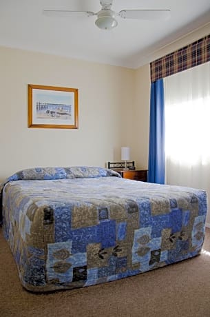 Two-Bedroom Apartment (2 Queens)