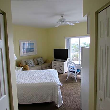 Deluxe Queen Studio