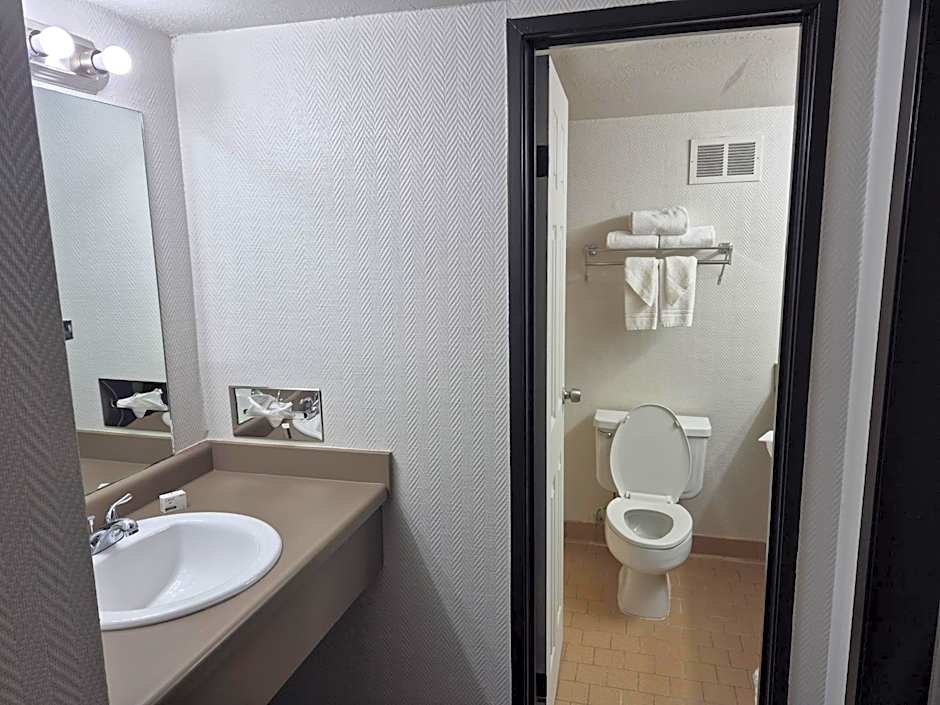 The Inn And Suites At 34 Fifty