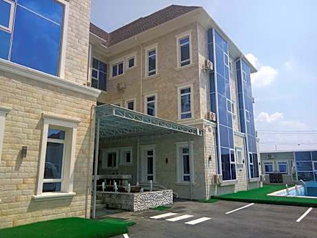 Heavenly Royal Apartments