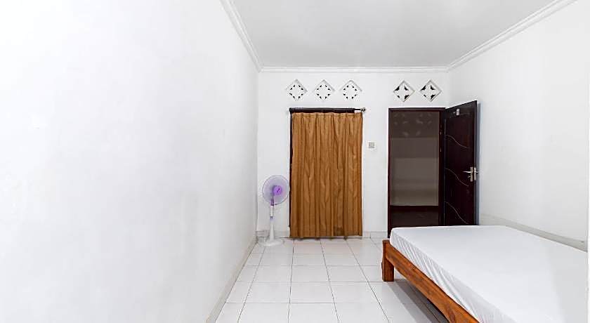 OYO Life 93504 Kost Krisna