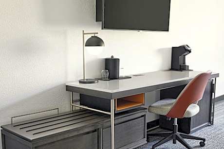 King Room with Roll-In Shower - Mobility Access/Hearing Accessible