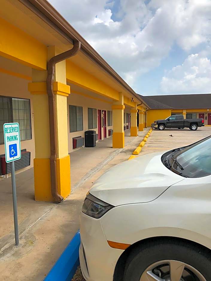 Los Fresnos Inn and Suites