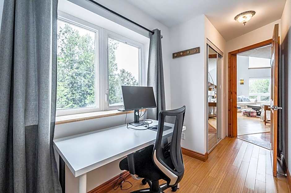 Stunning waterfront w spa dog run