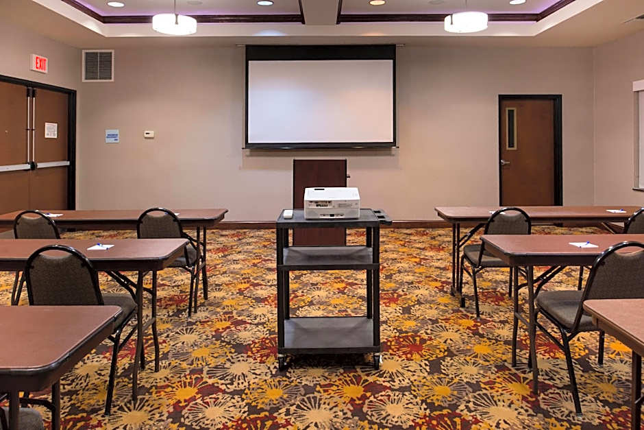 Holiday Inn Express & Suites Pittsburg By IHG