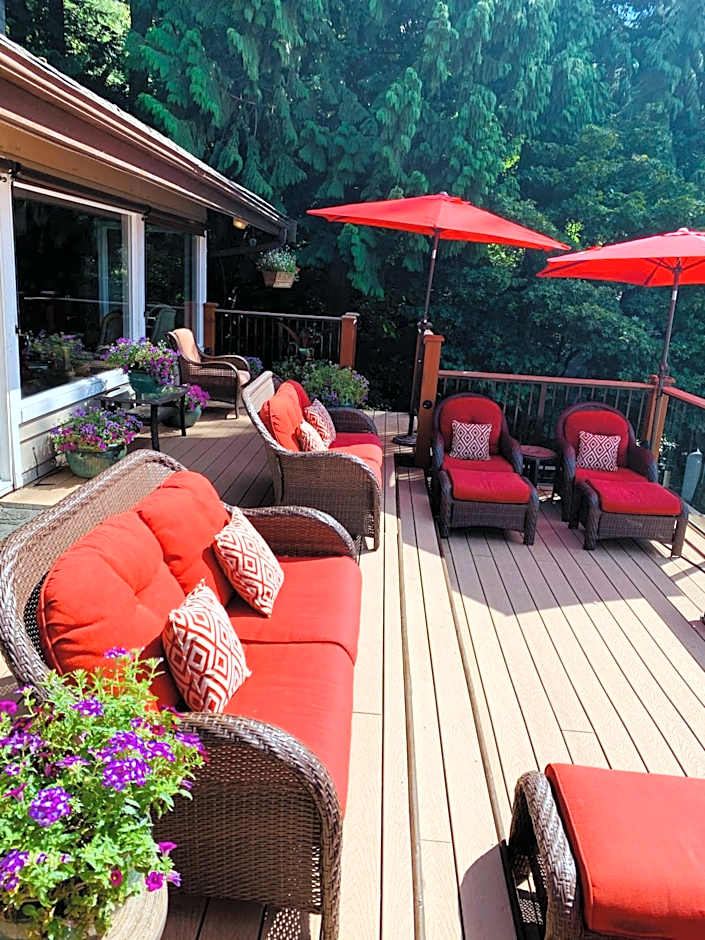 The Fraser River's Edge B&B Lodge