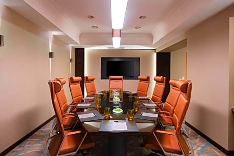 Business Suite with Executive Lounge Access
