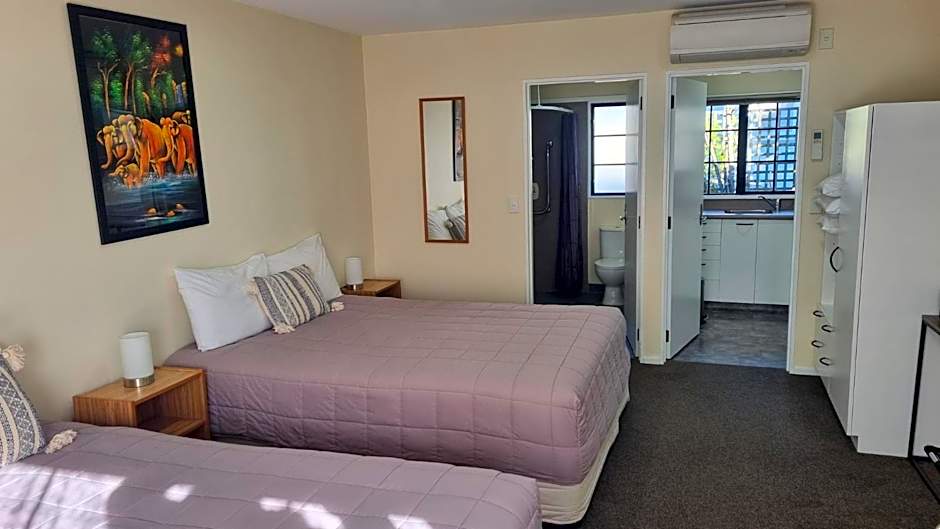Tudor Lodge Motel