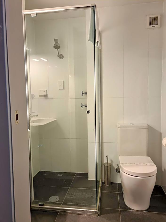 Belconnen Way Hotel & Serviced Apartments
