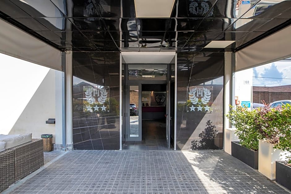 Tiby Hotel