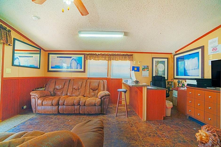 Grand Eagle Ford Lodge & RV Park