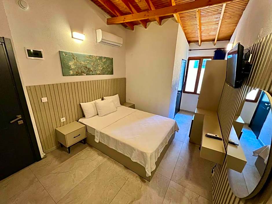 Ados Hotel