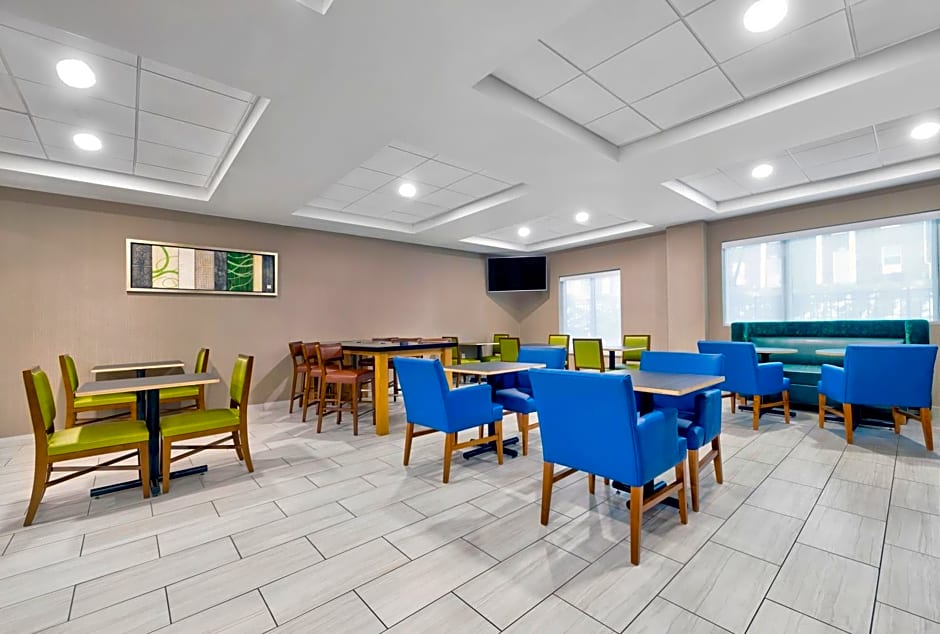 Holiday Inn Express Hotel & Suites Kansas City - Grandview By IHG