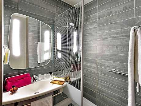 Standard Room With Three Single Beds