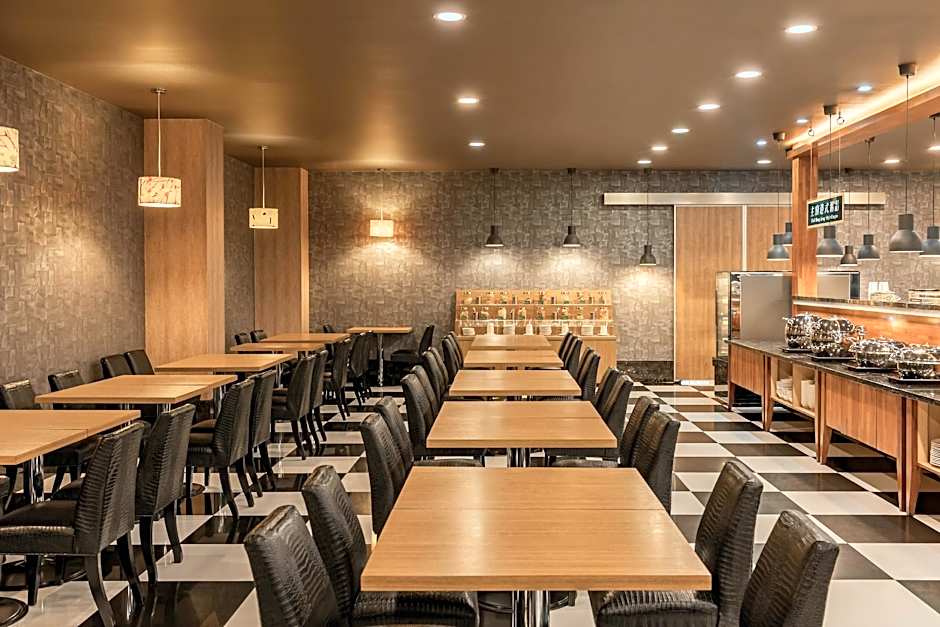 Kindness Hotel Tainan Chihkan Tower