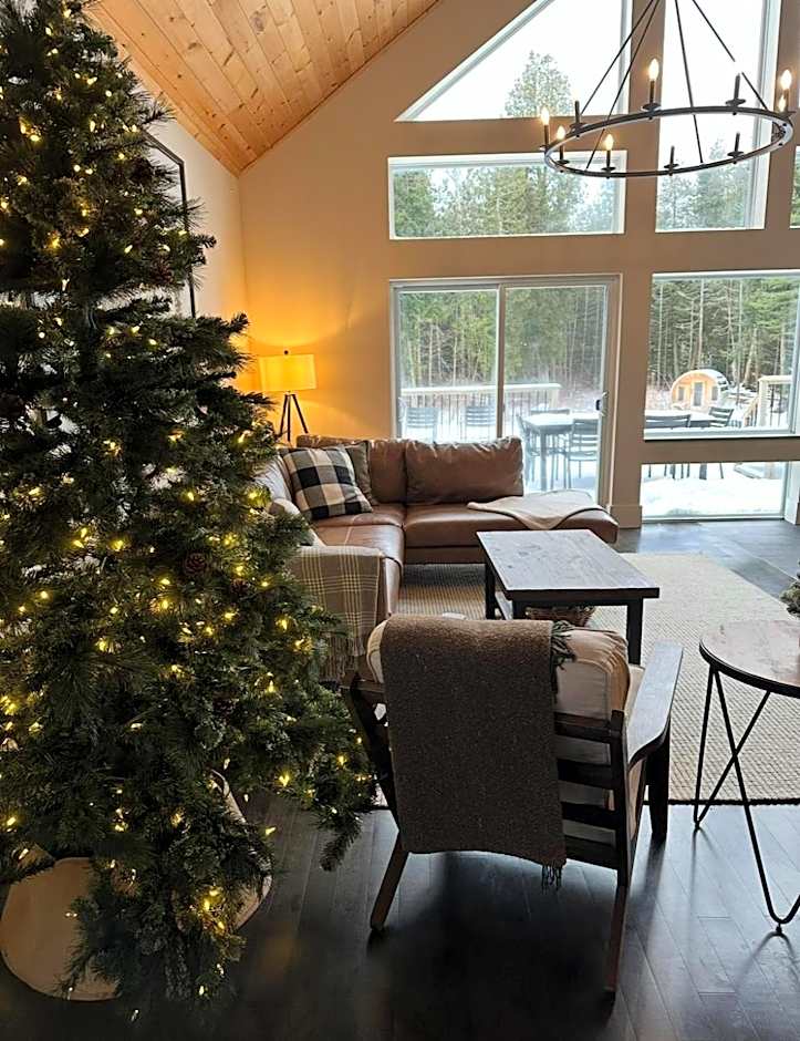 Luxury Tobermory Retreat Modern Home and Hot Tub