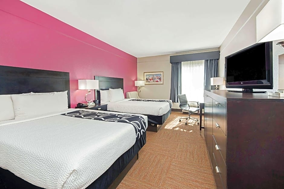 La Quinta Inn & Suites by Wyndham Winnie