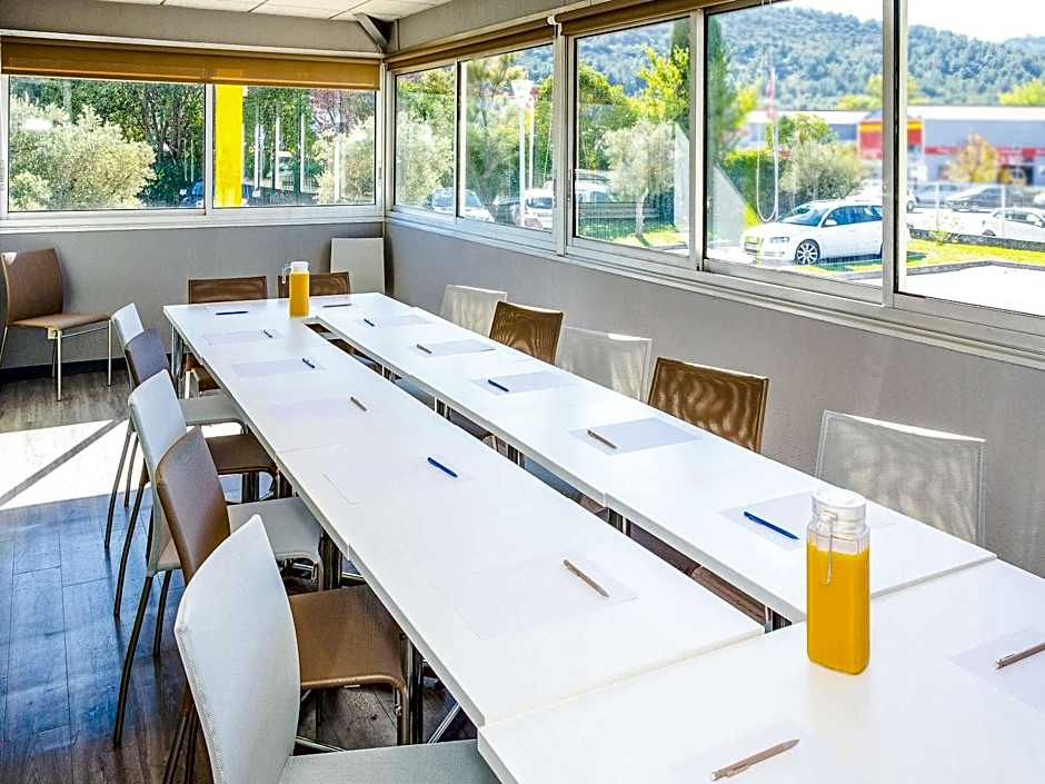 ibis budget Aubagne Paluds Agora