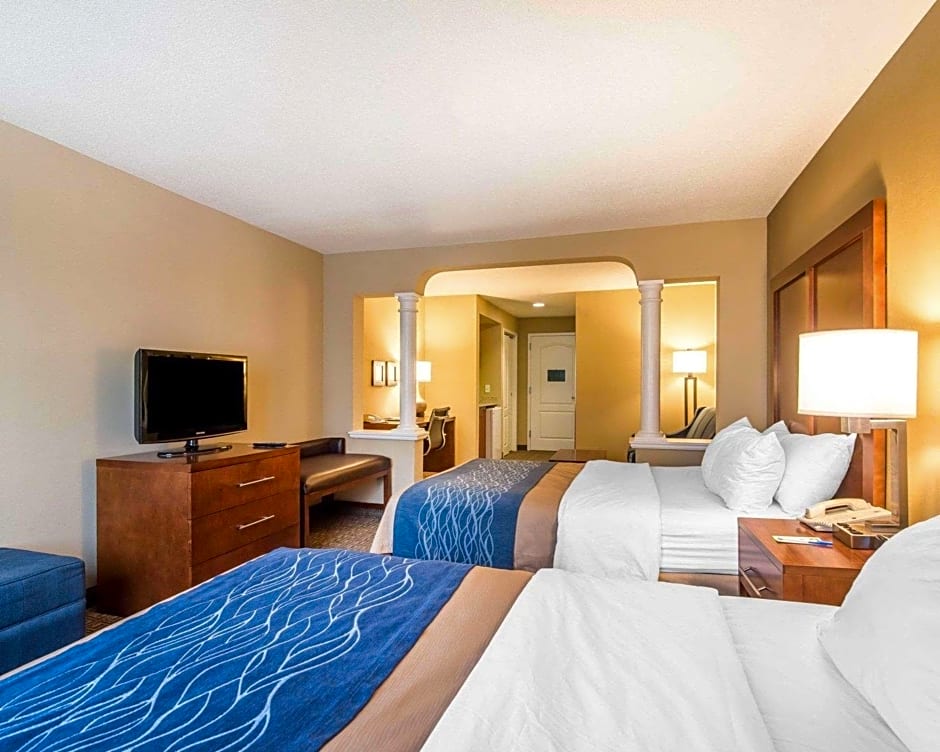 Photo 1 of 7 of 2 Queen Beds Suite