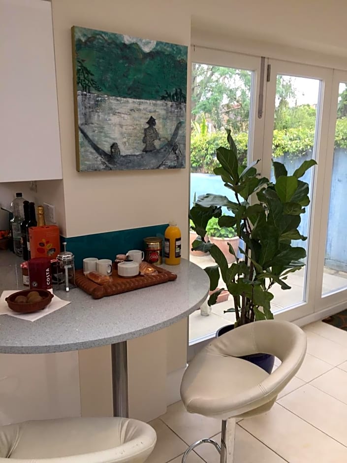 Sandra & Andrew's B&B – London