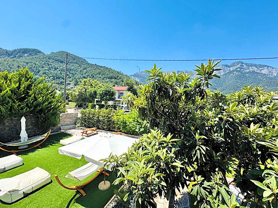 Anassa Deluxe Apartments & Studios