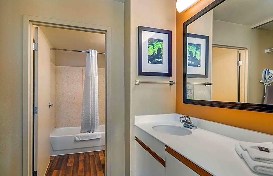 Extended Stay America Select Suites - Chicago - Lombard - Oakbrook