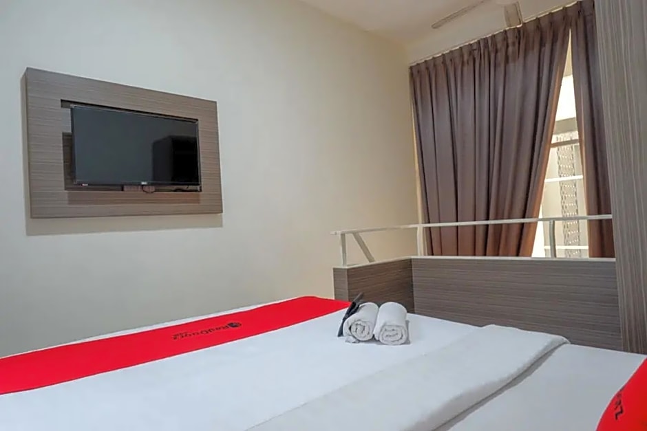 RedDoorz Plus near Paragon Mall Semarang