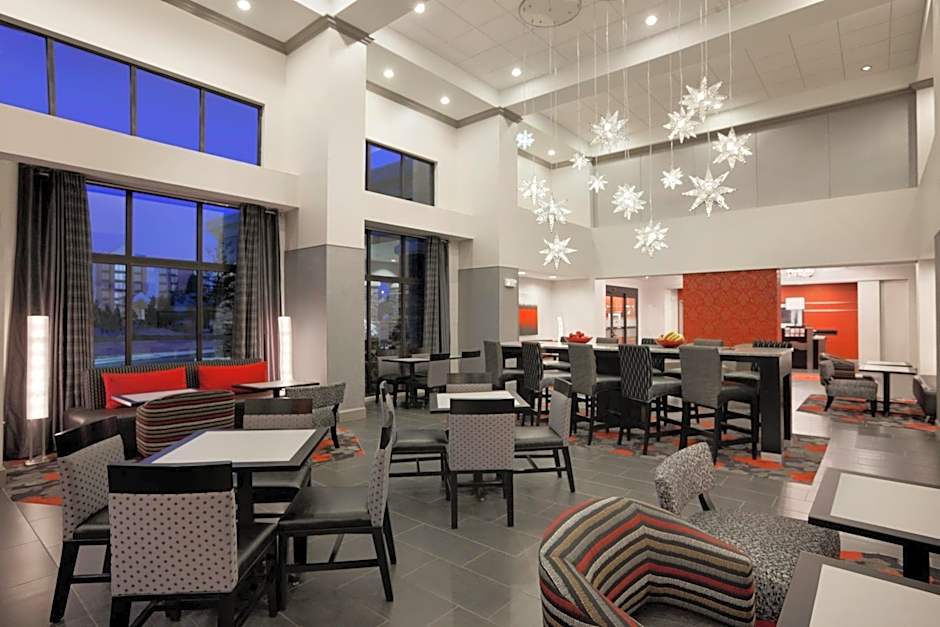 Hampton Inn & Suites Roanoke Airport