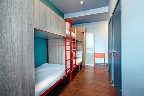 Bed in 6-Bed Mixed Shared Room