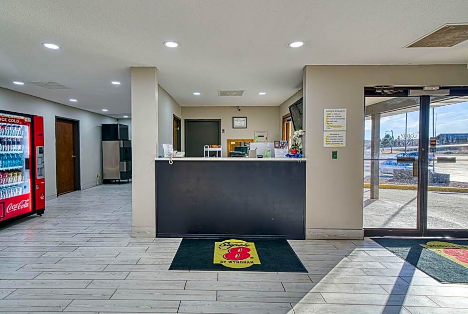 Super 8 by Wyndham Hot Springs