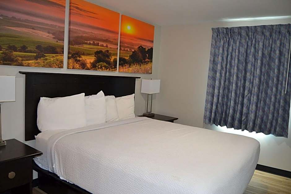 Days Inn and Suites by Wyndham Sikeston