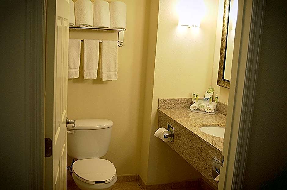 Holiday Inn Express DeFuniak Springs By IHG