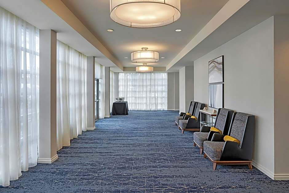 Courtyard by Marriott Long Beach Airport