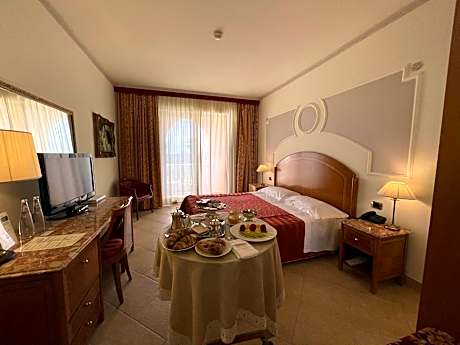 Double or Twin Room with Sea View