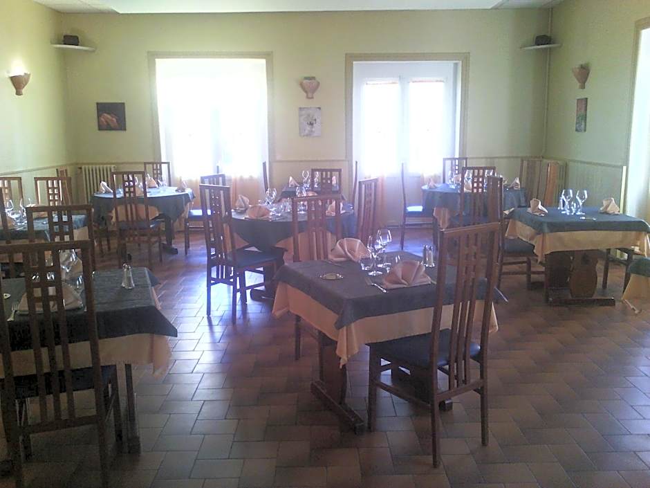 Logis Hotel Des Voyageurs Restaurant La Bonne Tabl'Hay