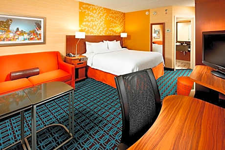 King Room with Adapted Tub - Mobility Accessible