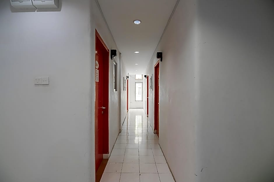 RedDoorz @ Batam Center 2
