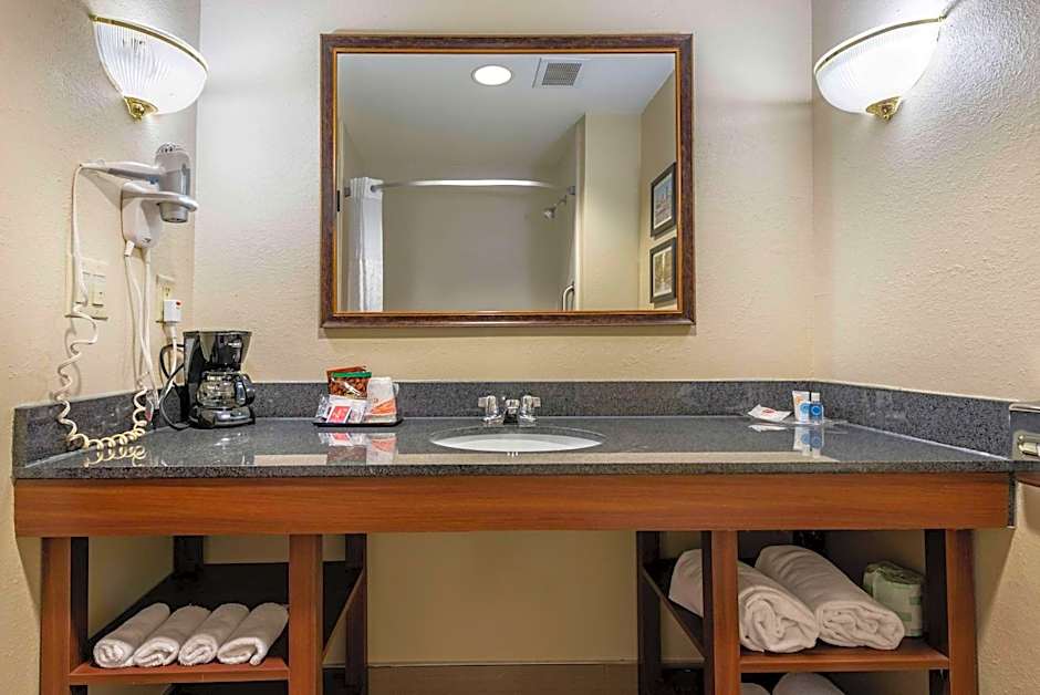 Holiday Inn Express & Suites Hebron - Cincinnati Airport by IHG