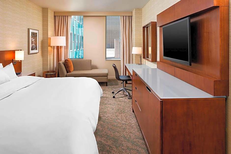Photo 1 of 6 of 1 King Bed Guestroom, City View
