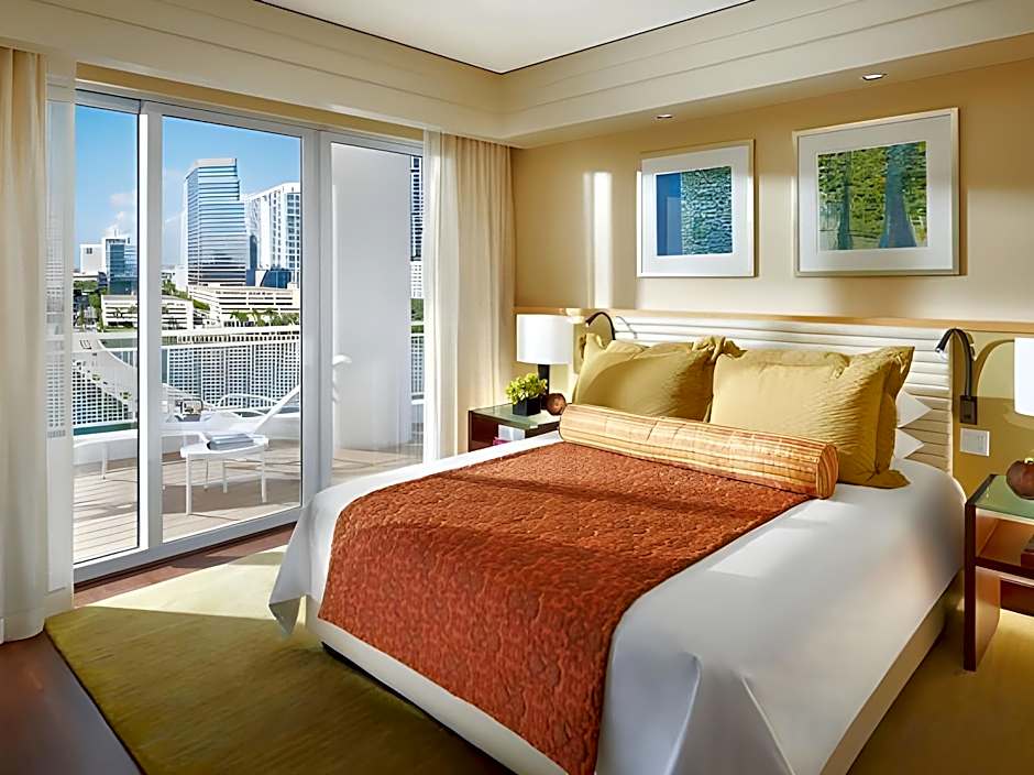 Photo 1 of 4 of 1 King Bed Suite, Skyline View