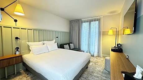 Superior Room - 1 Queen Bed