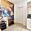 Daytona Studio Suite Queen Bed Walk In Shower #3