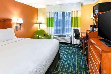Accessible - 1 King, Mobility Accessible, Roll In Shower, Non-Smoking, Continental Breakfast
