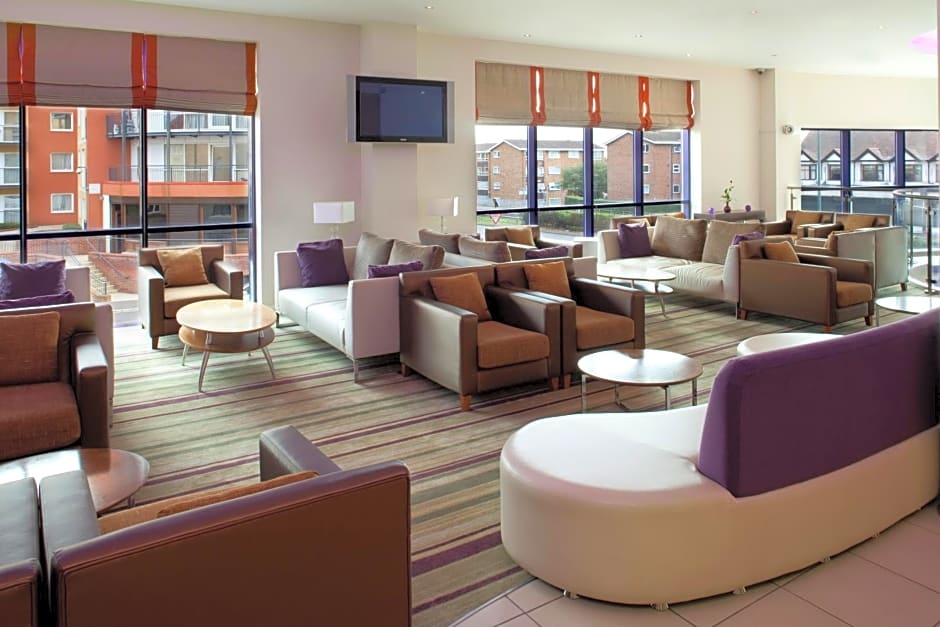 Holiday Inn Express London - Newbury Park