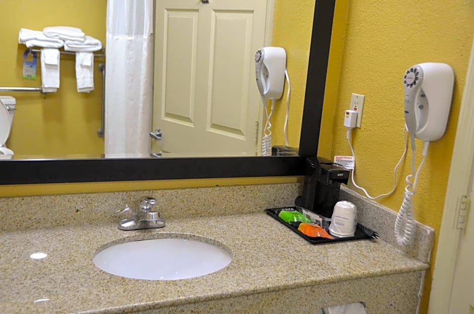 Days Inn by Wyndham Airport Nashville East