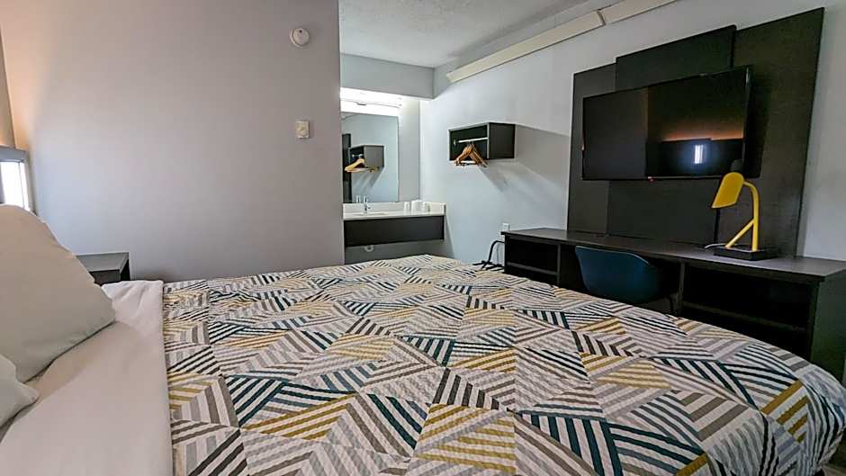 Motel 6-Nashua, NH - South