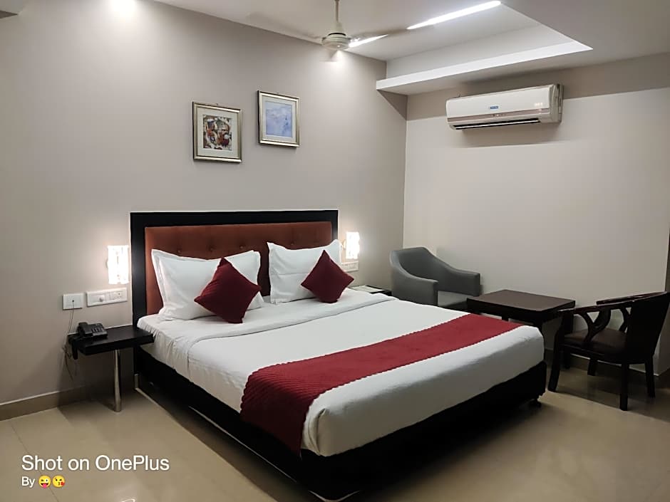 Hotel Delphi Grand Hyderabad - Hi-Tech City, Perfect for Business & Comfort